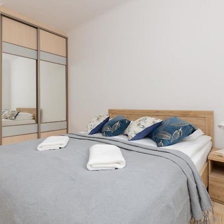 Bright Apartment Wola Near Metro Station By Noclegi Renters Varsovie Extérieur photo