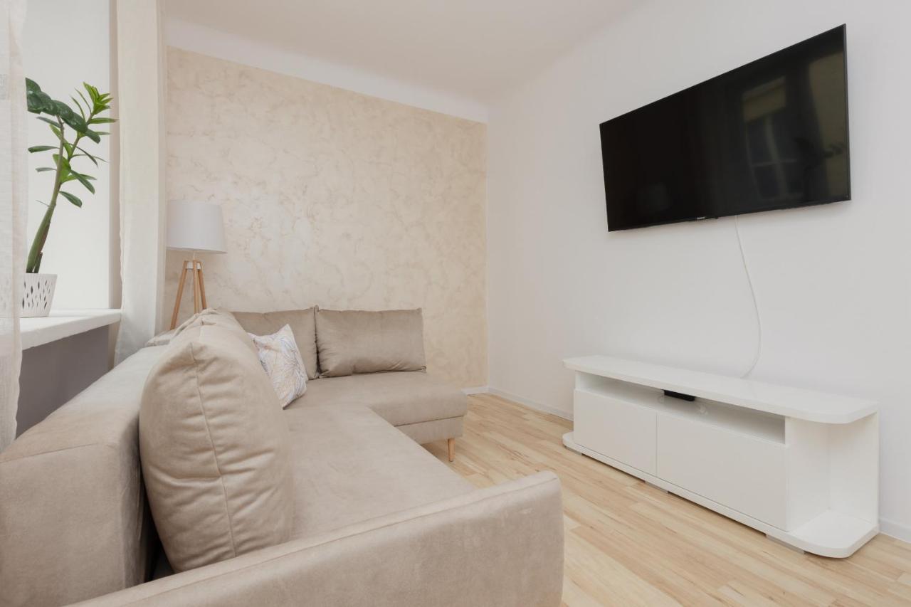 Bright Apartment Wola Near Metro Station By Noclegi Renters Varsovie Extérieur photo