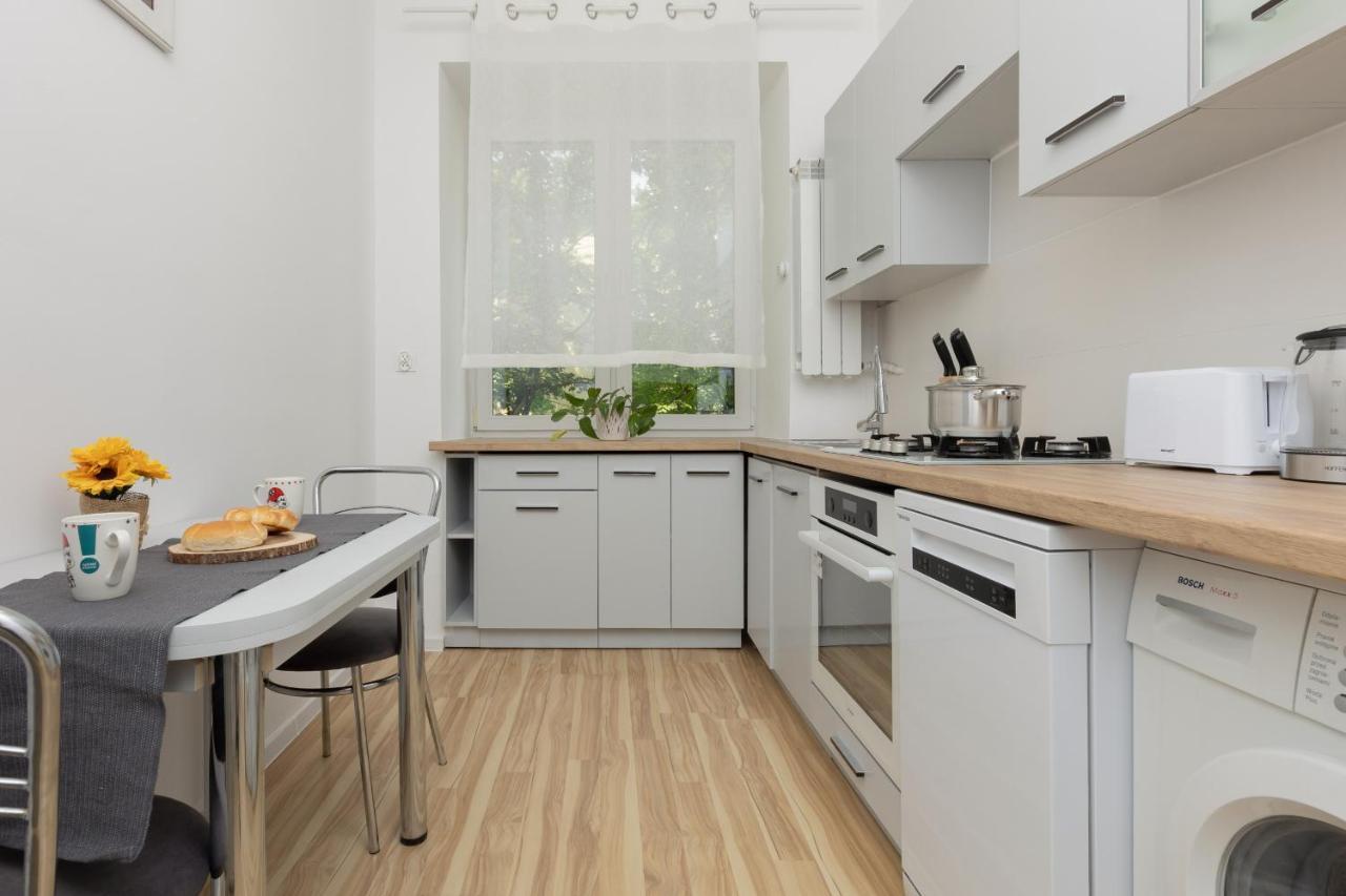 Bright Apartment Wola Near Metro Station By Noclegi Renters Varsovie Extérieur photo